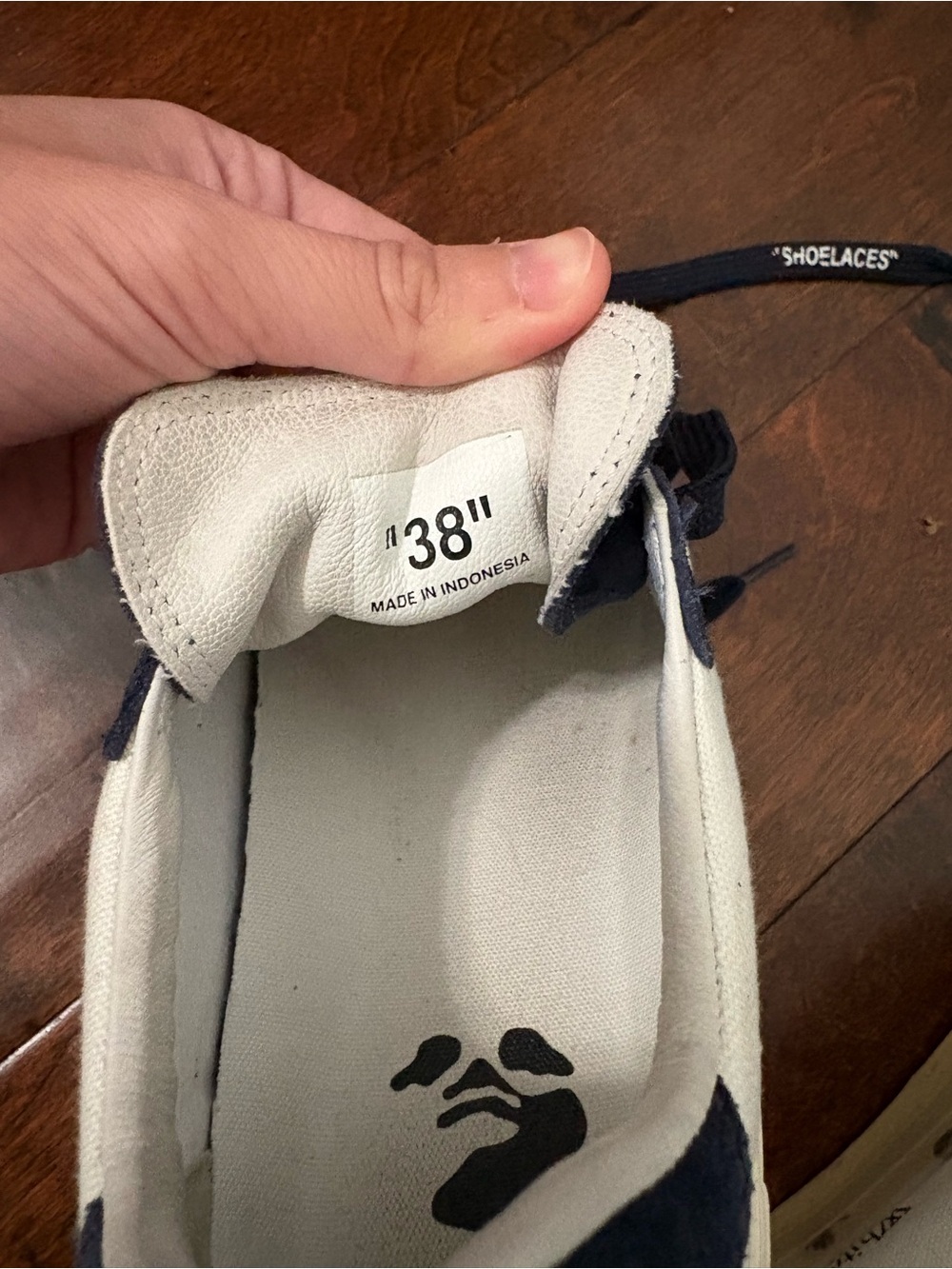 Off-White Navy and White Vulcanized Low-Top Sneakers Size 7-8 - Picture 5 of 5